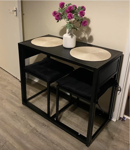 Small table and chairs space - small,